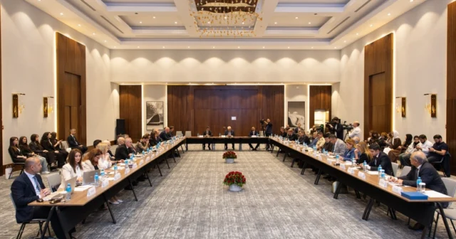 media-q3j5tr3dscmhx1pk3byvbeuxn2j7mnoekqv0pqi6_825