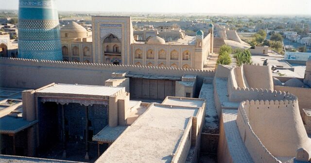 media-1200px-khivawalls