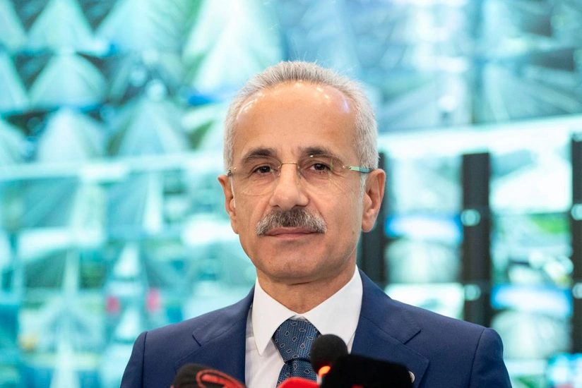 media-229f84ce-804b-3e38-ba52-4302ac3c7bd6_825