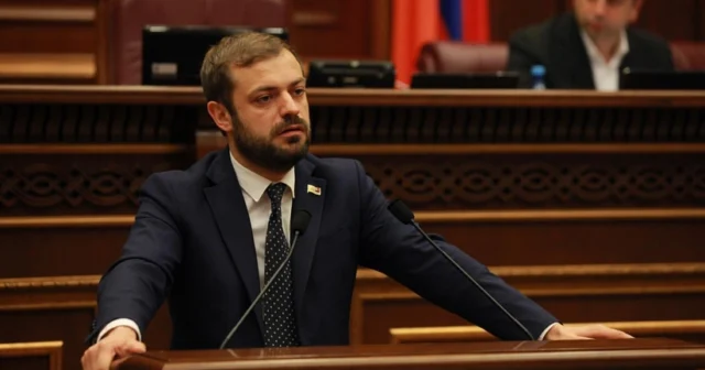 media-9e98d374-e435-349c-b9fe-895e84b7e058_825