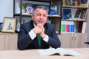 media-media-13-5azrnj