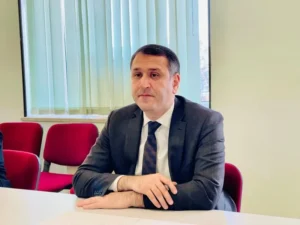 media-samiq-sadixov-sederek-rayonunda-vetendaslari-qebul-edecek-1758608663