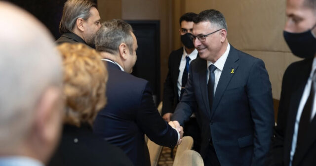 media-1769372425_939443_src