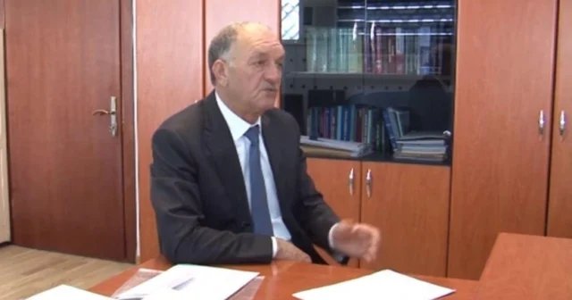 media-69e2fdc7-494c-359a-a8d6-b1c12f91f5ab_825