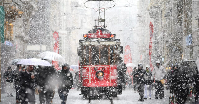 media-aa-20250219-37101912-37101898-snowfall_in_istanbul-1-1600x1067