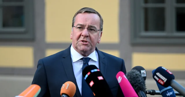 media-18germany-defence-minister-1-bjvk-superjumbo