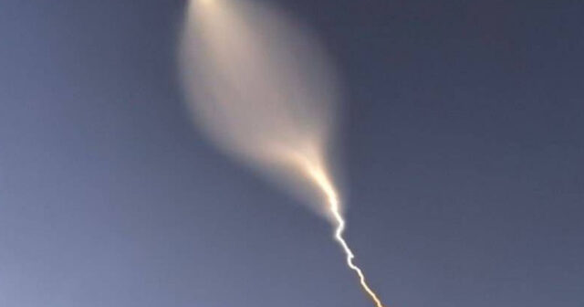 media-iran-sejjil-balistik-fuzeleriyle-bir-salvo-atisi-gerceklestirdigini-duyurdu