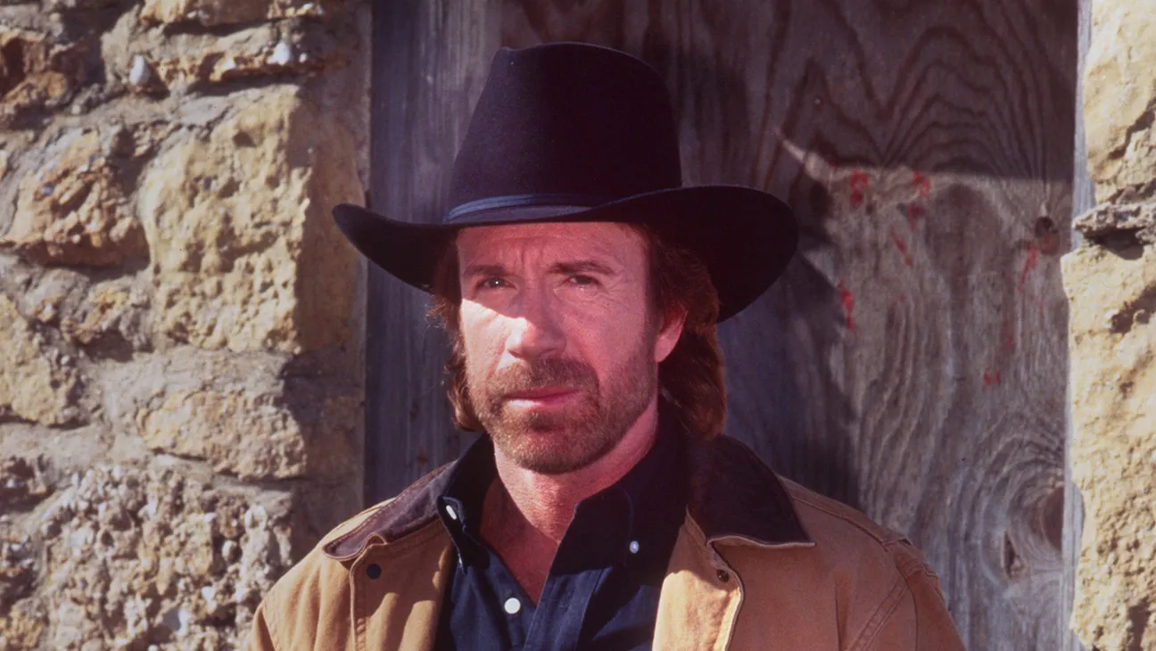 media-walker-texas-ranger-chuck-norris-still-everett-t4dwate_ec001-h-2023
