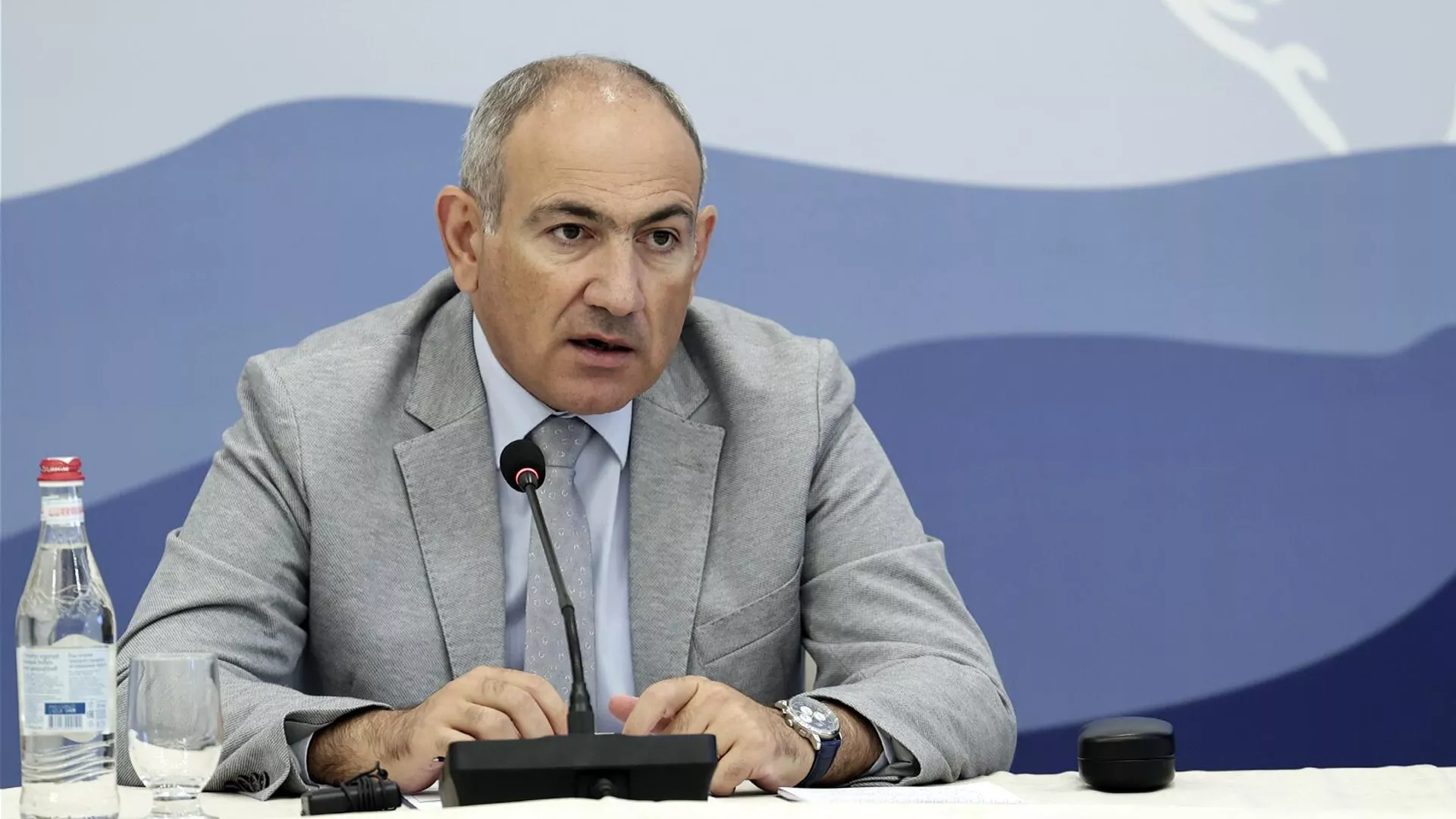 media-media-pasinyan-9grj4z