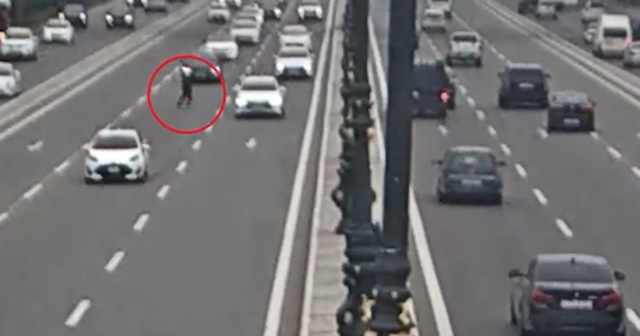 media-1776955453_69ea2c152bc4b69ea2c152bc4c177695438969ea2c152bc4969ea2c152bc4a