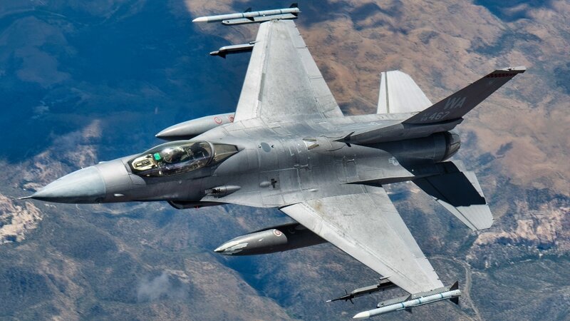 media-f-16-fighter-from-u-s-air-force-flying-high