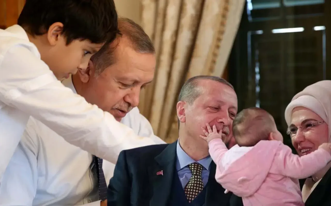 media-1780398196-baskan_erdogan_9uncu_kez_dede_oldu_asim_ozdemir_bayraktar_bebek_dogdu_1704804281_8635